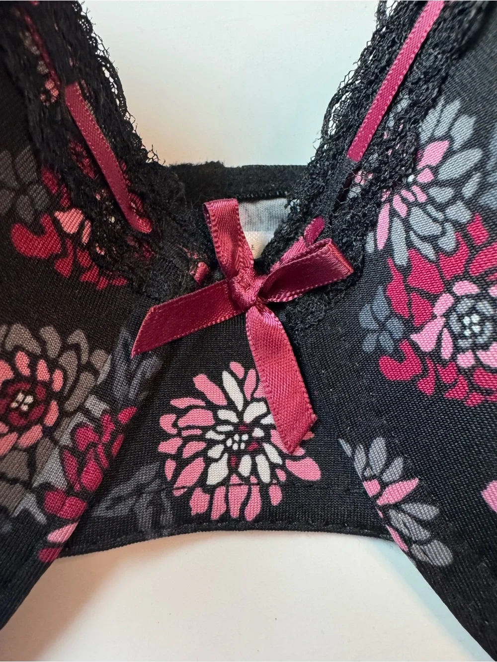 Just‎ Be Women’sbra Size 42 D Black with lace trim and bow. Floral pattern